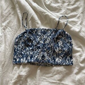 Abercrombie & Fitch Blue and White Women's Top, size M (NWT!) ✨